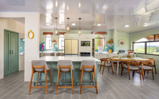 Beautifully Remodeled Oversized Villa, Colinas de Golf, Playa Grande