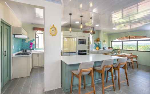 Beautifully Remodeled Oversized Villa, Colinas de Golf, Playa Grande